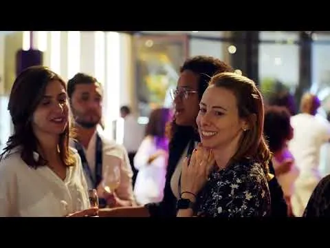 Miniatura do vídeo Real time